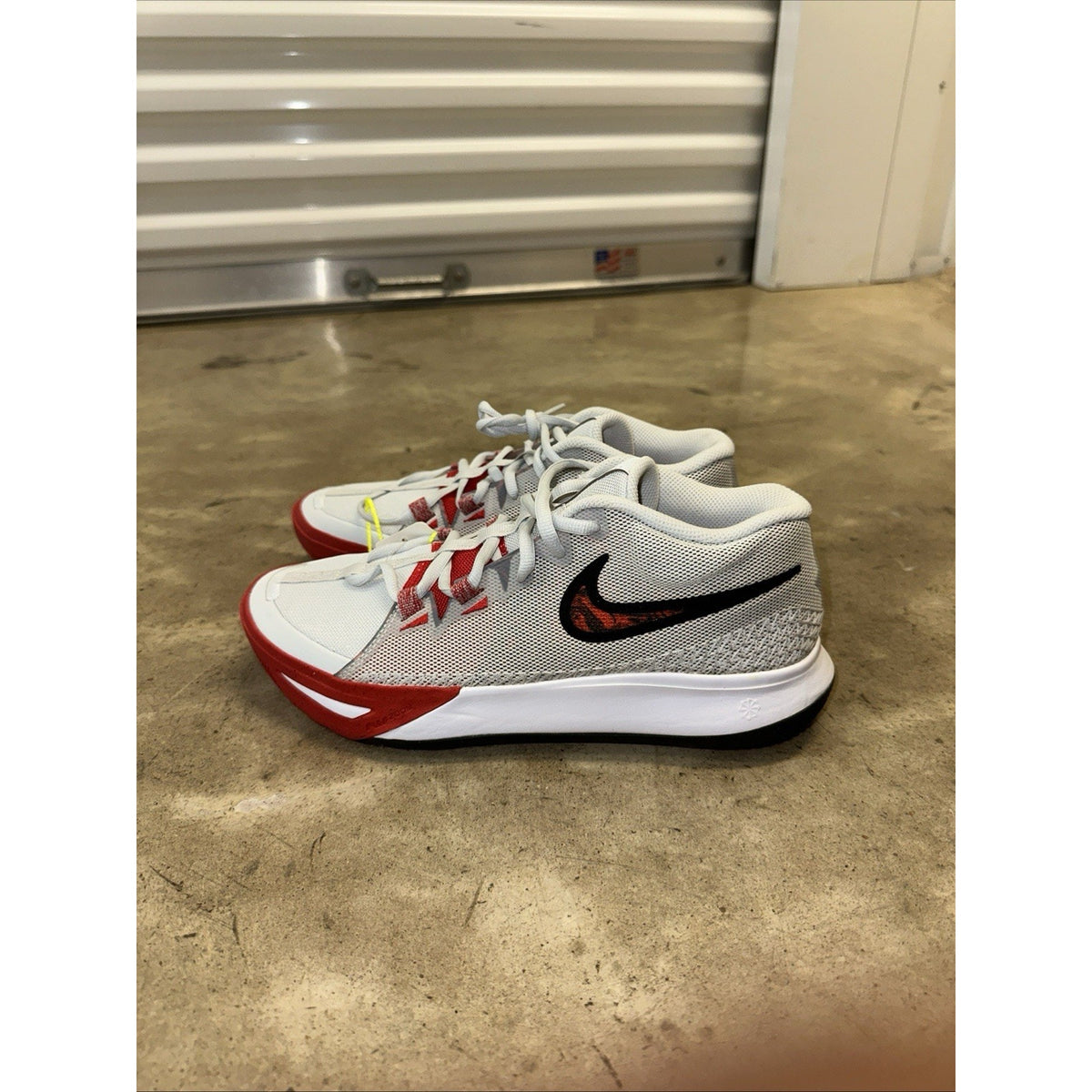 Nike Kyrie Flytrap 6 Photon Dust Men's Size 7.5 Basketball Sneakers DM1125-002