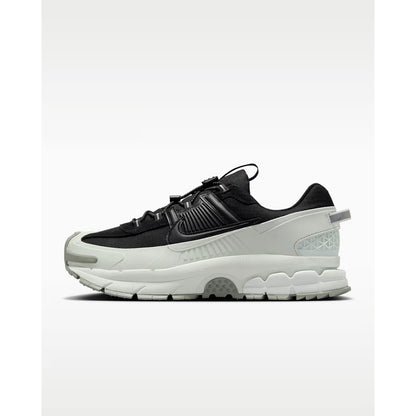 Size 10.5 Nike Zoom Vomero Roam PRM Winterized Black/Light Silver FV2295-001