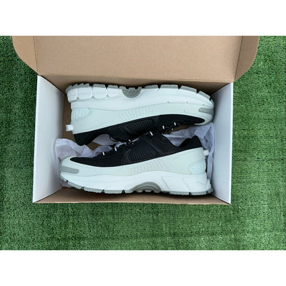 Size 10.5 Nike Zoom Vomero Roam PRM Winterized Black/Light Silver FV2295-001
