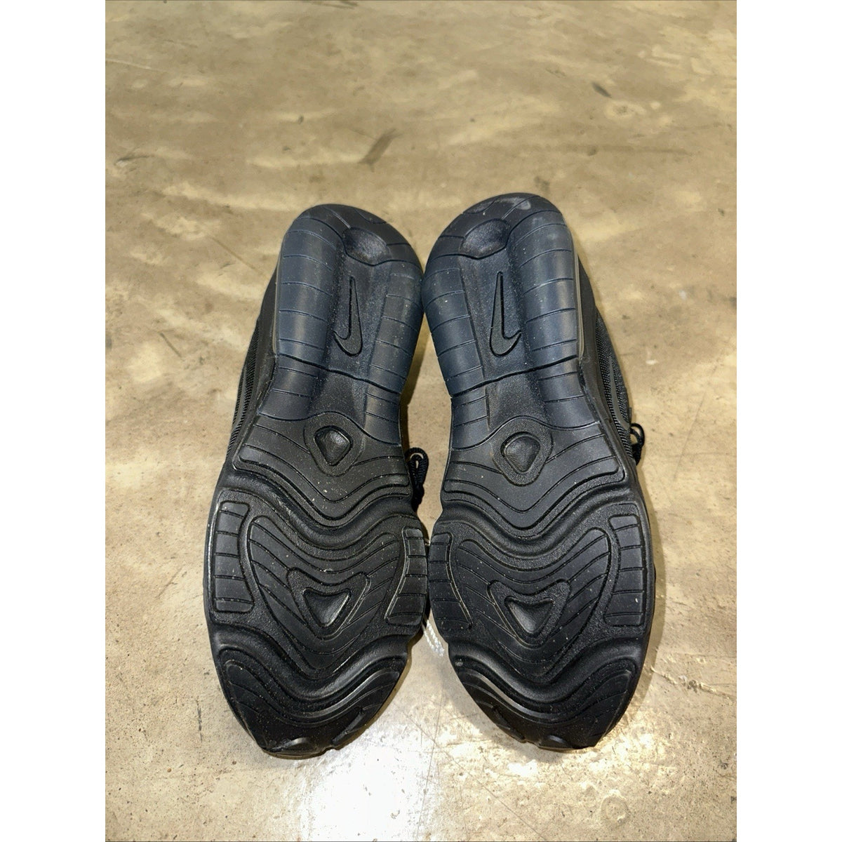 Nike Air Max Shoe Kids 7Y 200 Triple All Black Casual AT5627-001 Running Work