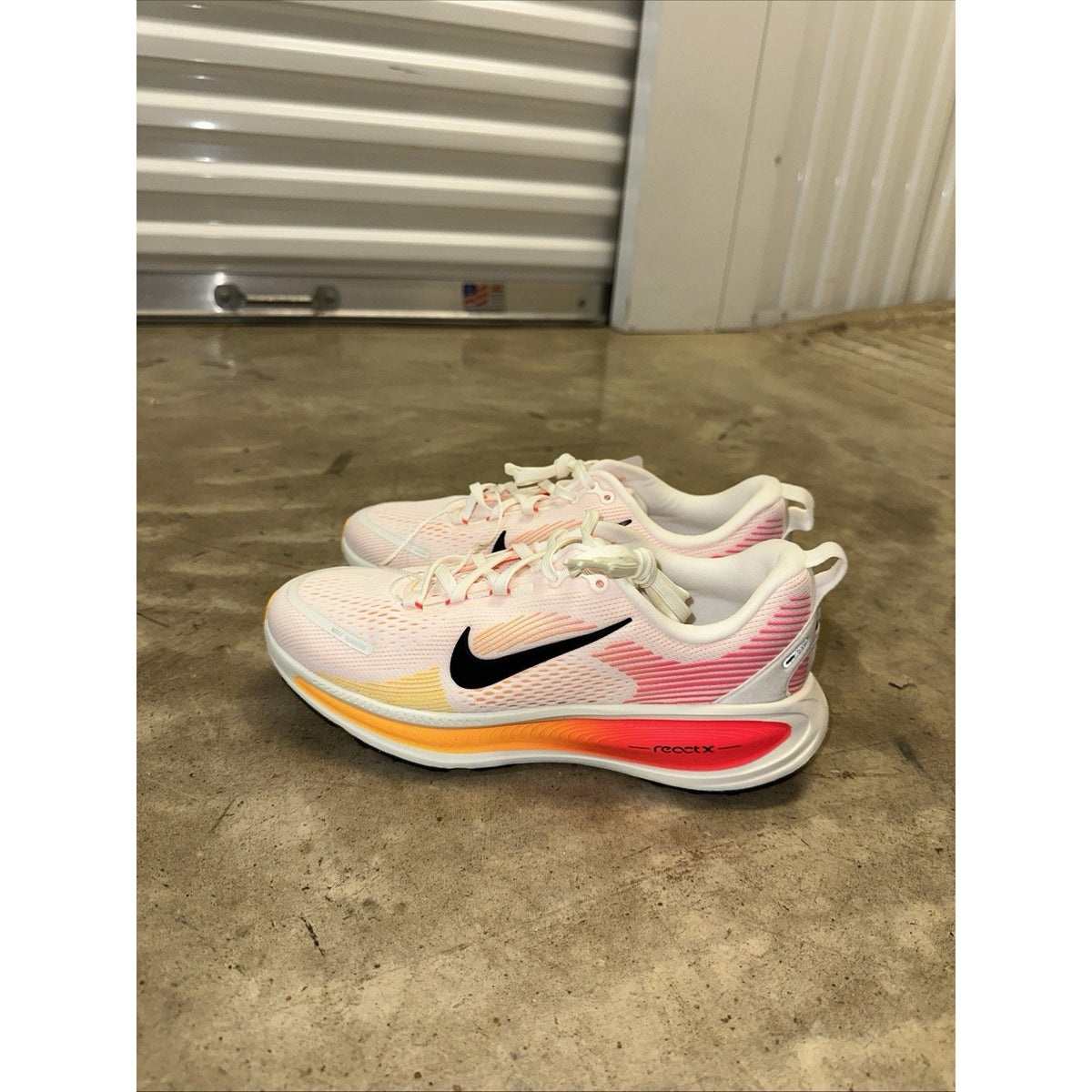 Nike Vomero 18 Sail Bright Crimson Laser Orange GS Nby HM6804-100 Size 6.5Y
