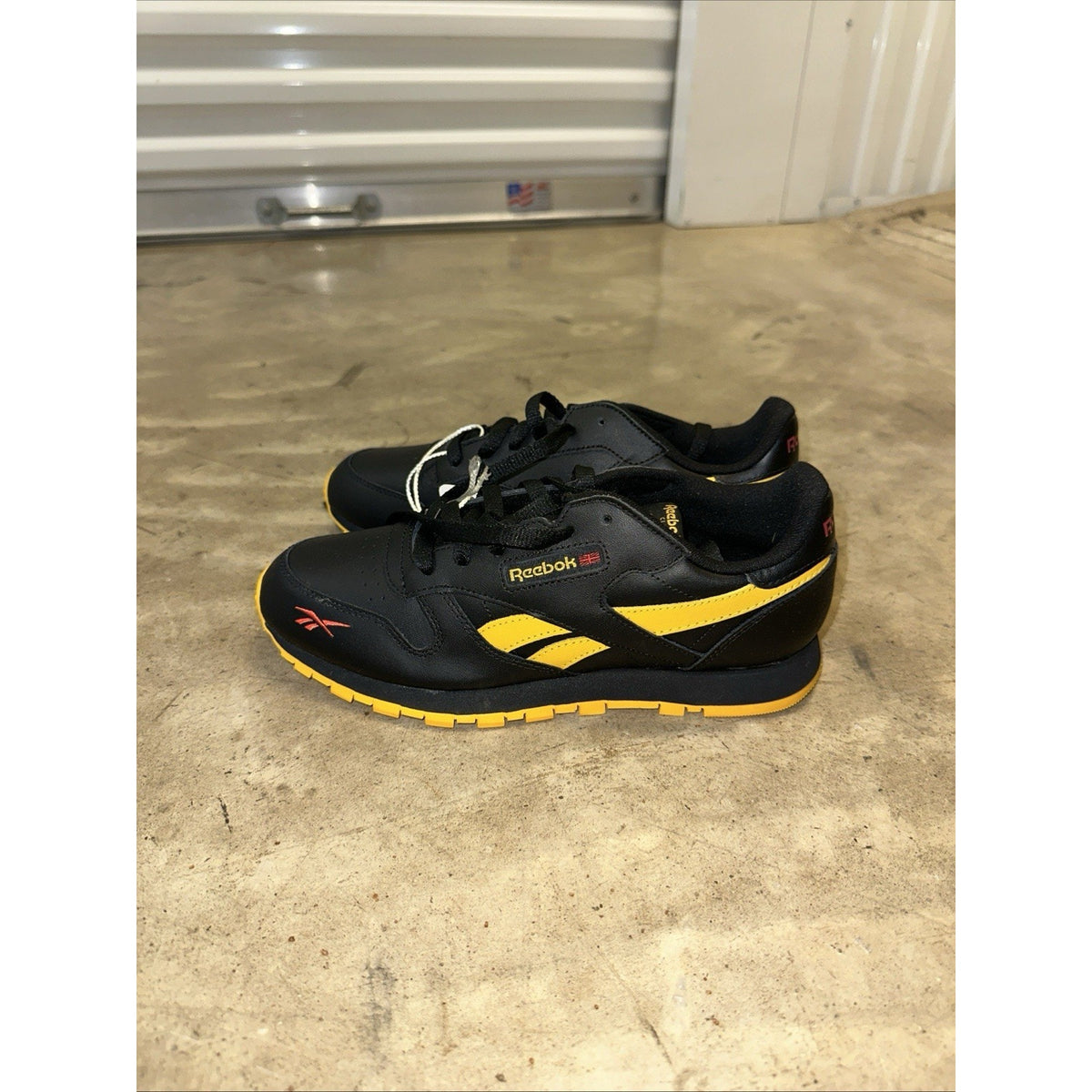 Reebok Mens Classic Leather Casual Athletic Sneakers Black Yellow Shoe Size 7