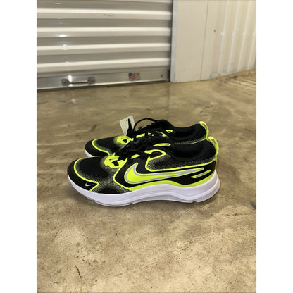 Nike Cosmic Runner (GS) Boys Black/Wolf Grey/Volt Sneaker Size 7Y HM4402 005